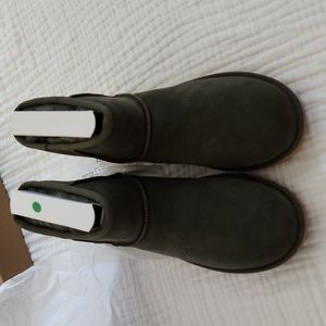 Ugg Sz8 Mini in Forest Green BNIB